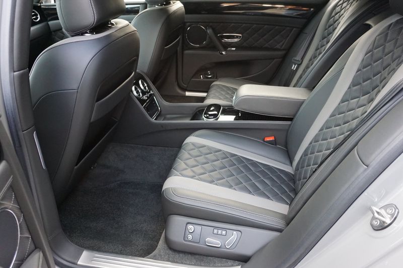 Bentley Flying Spur • 2020 • 127,000 km 4