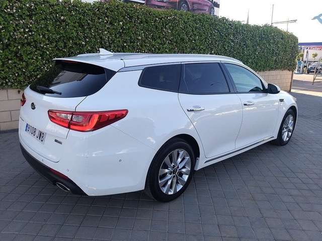 Kia Optima • 2017 • 159,000 km 3
