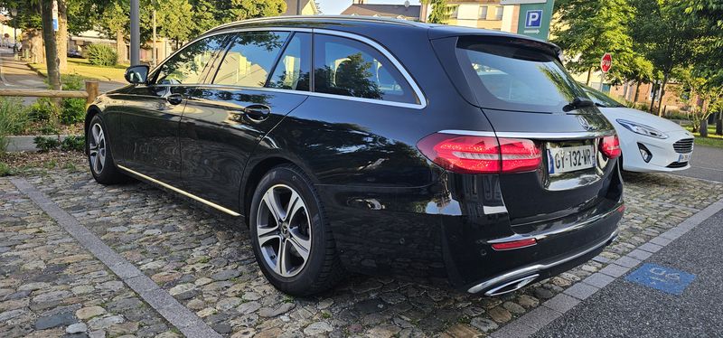 Mercedes-Benz E • 2019 • 123,500 km 10