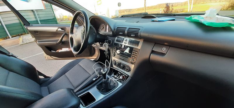 Mercedes-Benz C • 2004 • 264,000 km 9