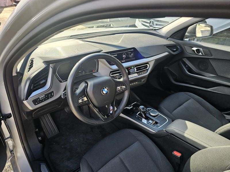 BMW 316i • 2021 • 118,000 km 2