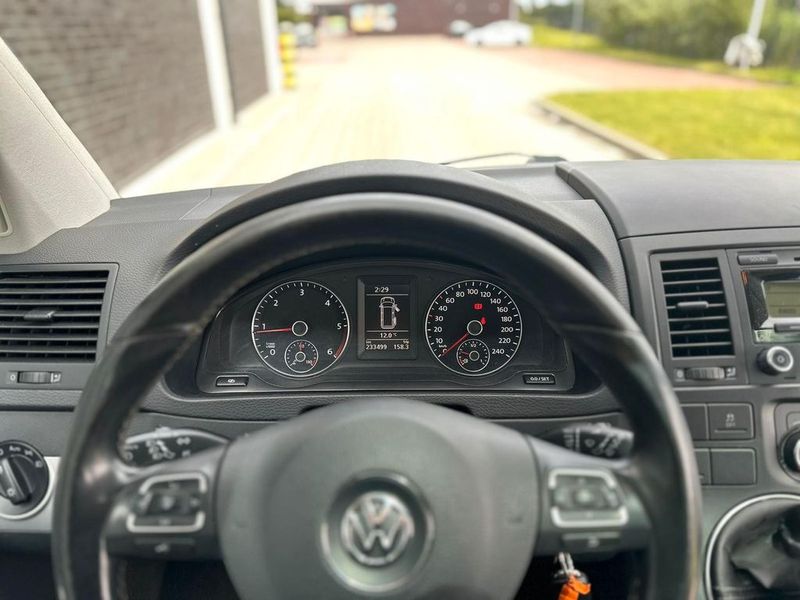 Volkswagen T5 • 2010 • 235,000 km 7