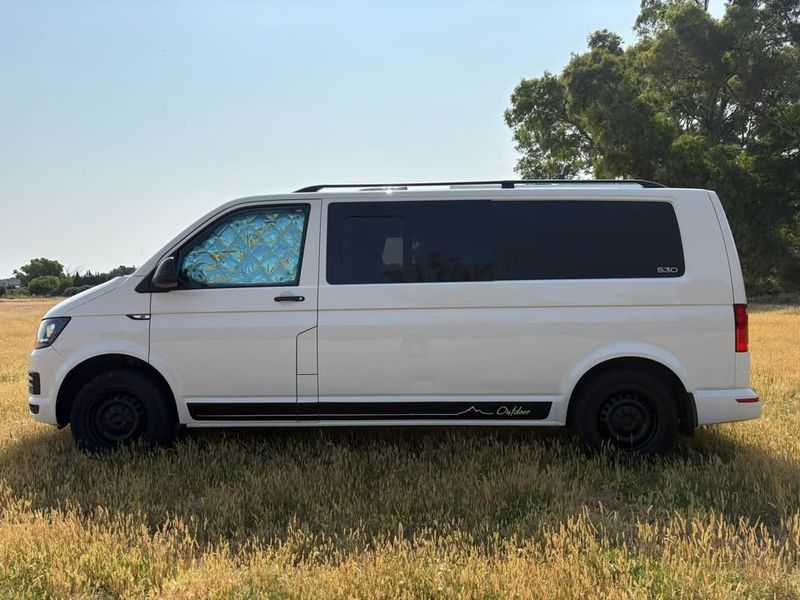 Volkswagen T5 Transporter Shuttle • 2016 • 235,200 km 9