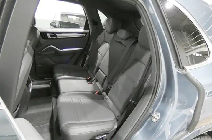 Porsche Cayenne • 2018 • 65,000 km 10