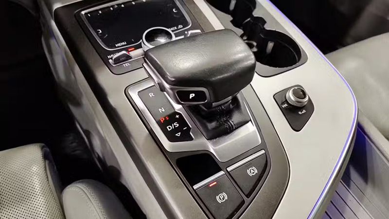 Audi Q7 • 2017 • 153,690 km 2