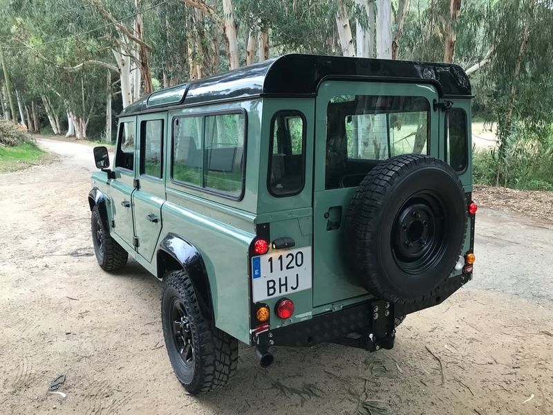 Land Rover Defender • 2001 • 124,000 km 6