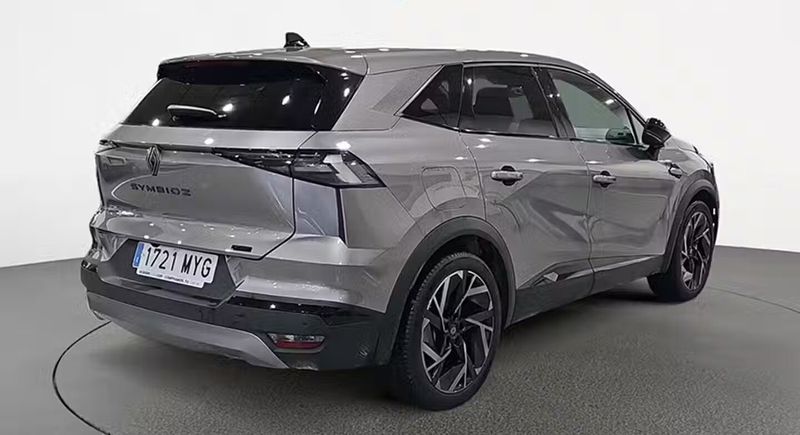 Renault Symbol • 2025 • 8,307 km 3