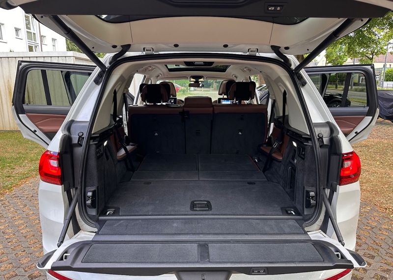 BMW X7 • 2019 • 82,000 km 12