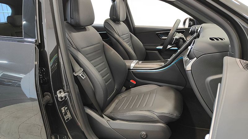 Mercedes-Benz GLC • 2022 • 27,299 km 9