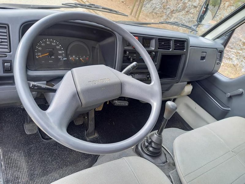 Toyota Dyna • 2000 • 204,000 km 8