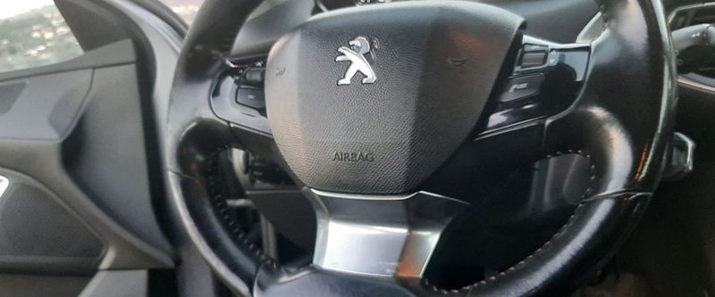 Peugeot 308 • 2015 • 250,000 km 4