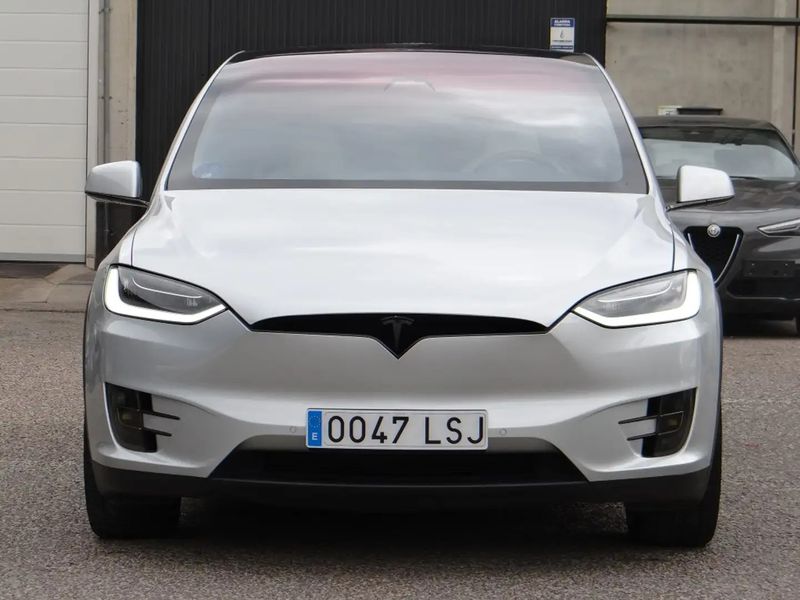 Tesla Model X • 2017 • 99,000 km 1