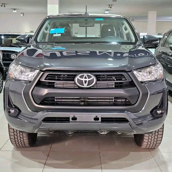 Toyota Hilux • 2021 • 20,000 km 1