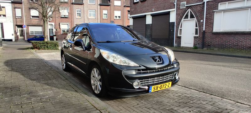 Peugeot 207 • 2009 • 230,000 km 2