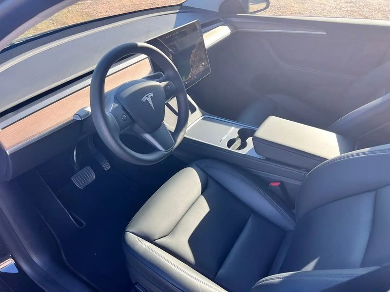 Tesla Model Y • 2022 • 25,000 km 4