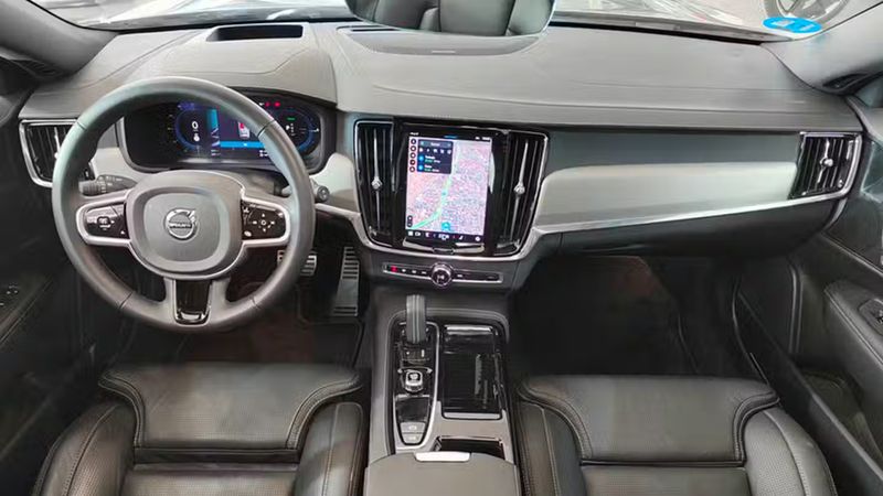 Volvo V90 • 2022 • 20,534 km 9