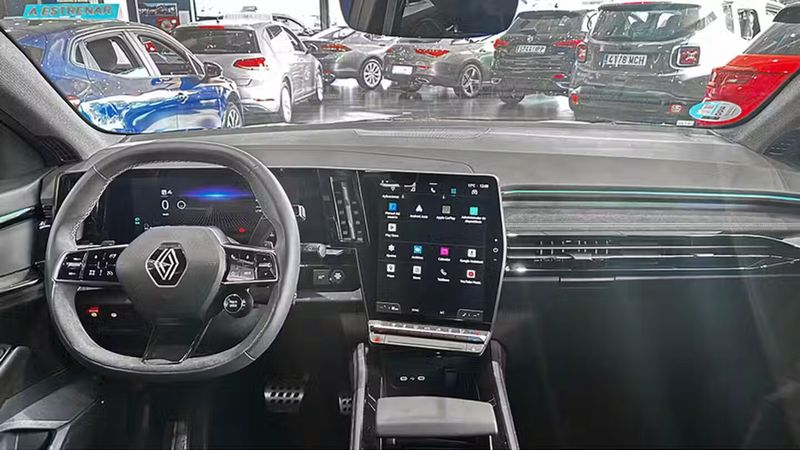 Renault Captur • 2024 • 6,036 km 5