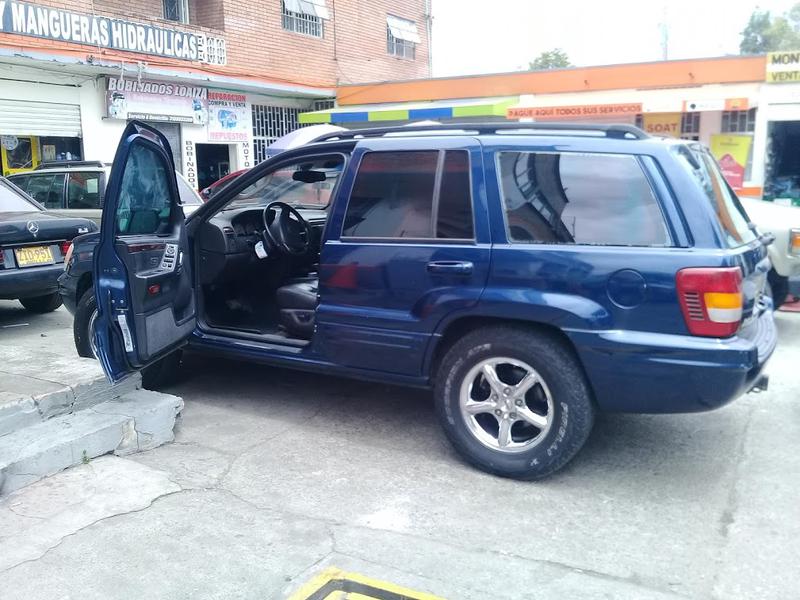 Jeep Grand Cherokee • 2002 • 136,000 km 1