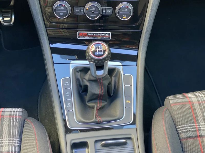 Volkswagen Golf GTI • 2020 • 24,900 km 9