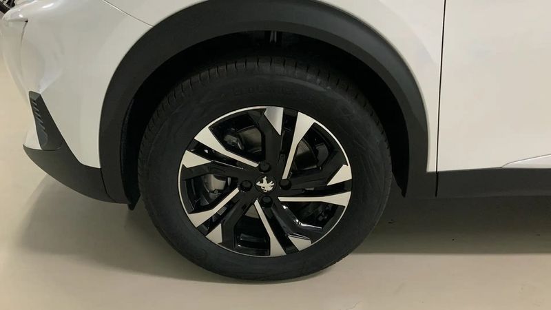 Peugeot 2008 • 2022 • 23,800 km 13
