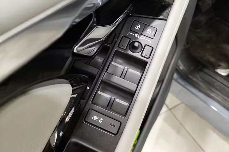 Land Rover Range Rover Evoque • 2022 • 35,424 km 14