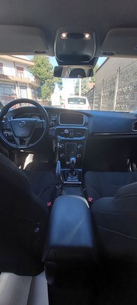 Volvo V40 • 2016 • 80,000 km 4