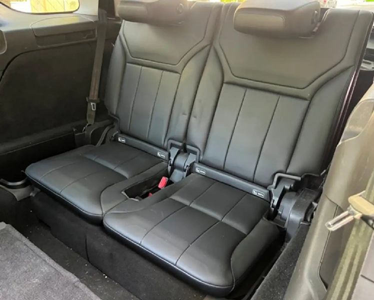 Land Rover Discovery • 2017 • 146,000 km 11