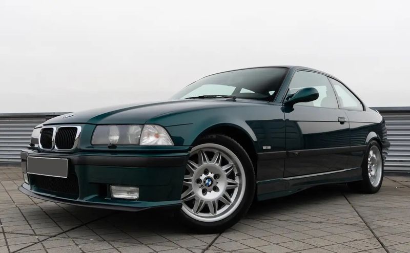 BMW M3 • 1998 • 86,000 km 1