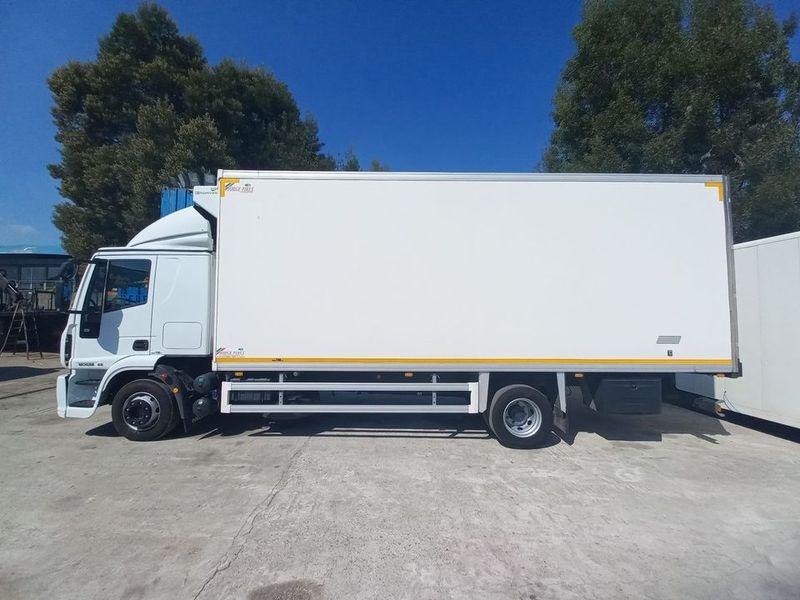 Isuzu Canter • 2014 • 80,000 km 2