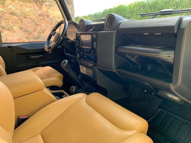 Land Rover Defender • 2007 • 117,500 km 5