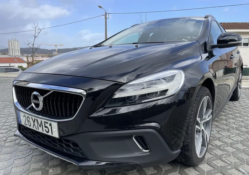 Volvo V40 • 2019 • 118,125 km 1