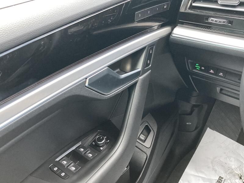 Volkswagen Touareg • 2020 • 49,560 km 2