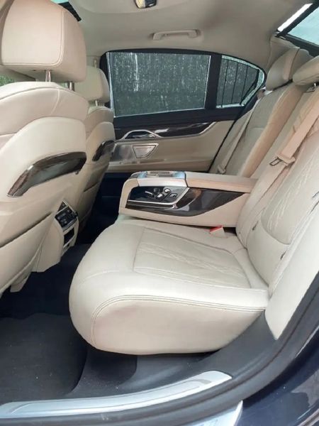 BMW 7 Series • 2018 • 101,000 km 6