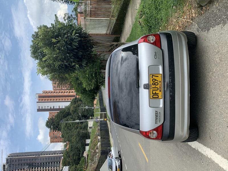 Renault Clio • 2012 • 75,000 km 5