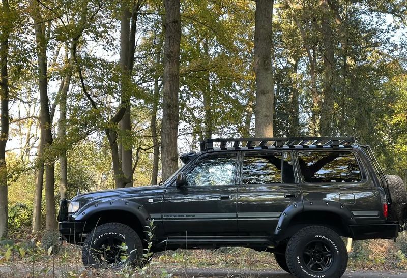 Toyota Land Cruiser • 1990 • 276,000 km 4