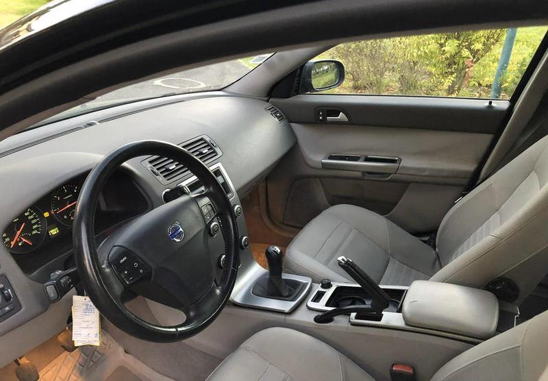 Volvo V50 • 2007 • 160,000 km 3