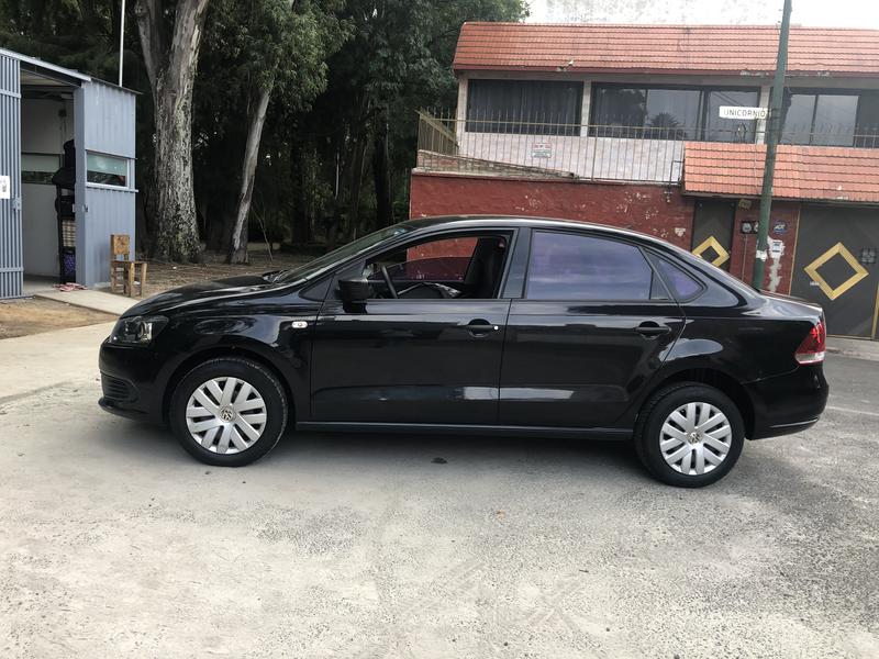 Volkswagen  • 2015 • 88,000 km 2