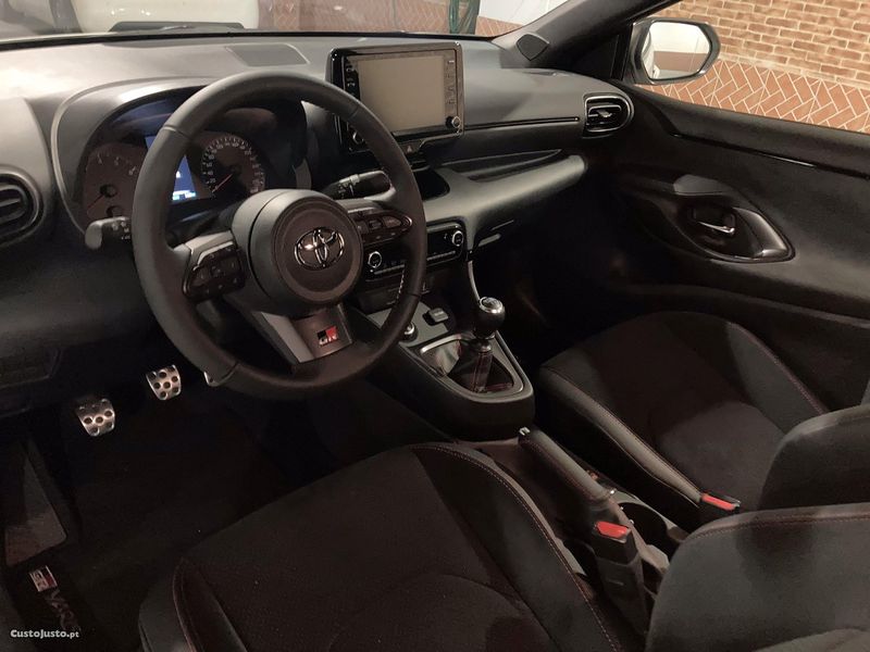 Toyota Yaris • 2012 • 4,999 km 4