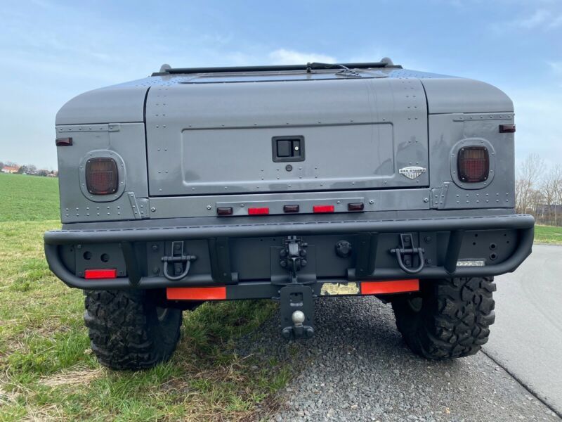 Hummer H1 • 2006 • 108,300 km 3