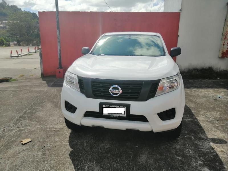 Nissan Np300 frontier • 2017 • 132,000 km 1