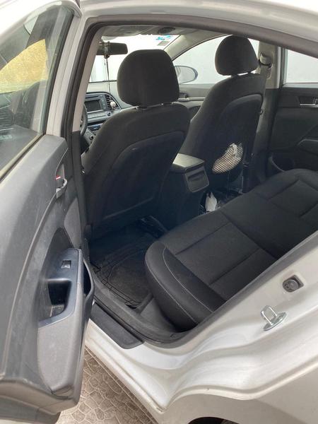 Hyundai Elantra • 2017 • 62,000 km 1
