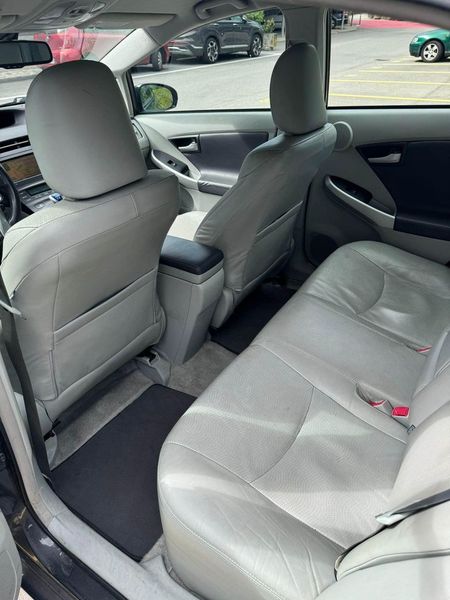 Toyota Prius • 2009 • 35,000 km 3