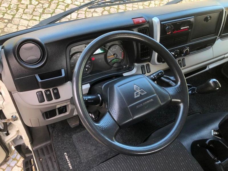 Mitsubishi Fuso canter • 2018 • 93,000 km 6