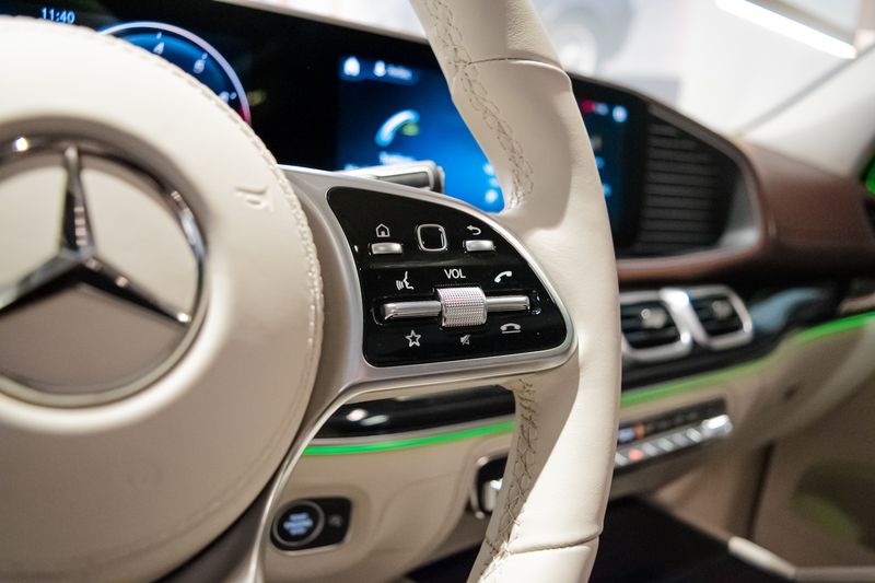 Mercedes-Benz Maybach • 2024 • 3,800 km 17