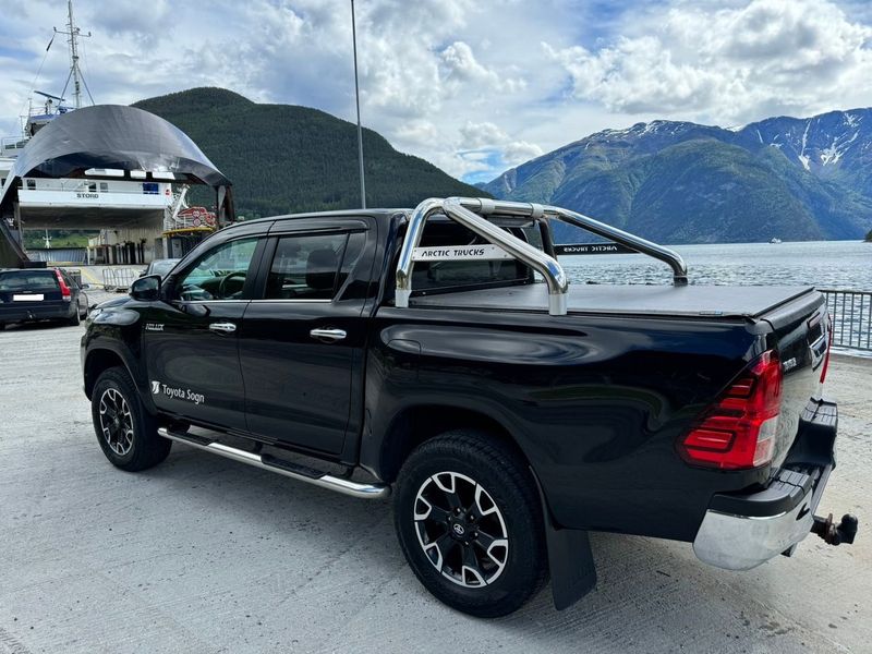 Toyota Hilux • 2017 • 82,410 km 3