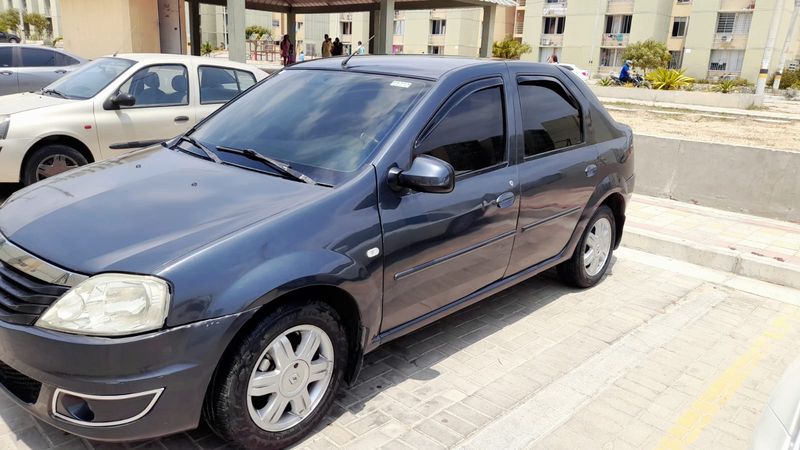 Renault Logan • 2013 • 169,400 km 2