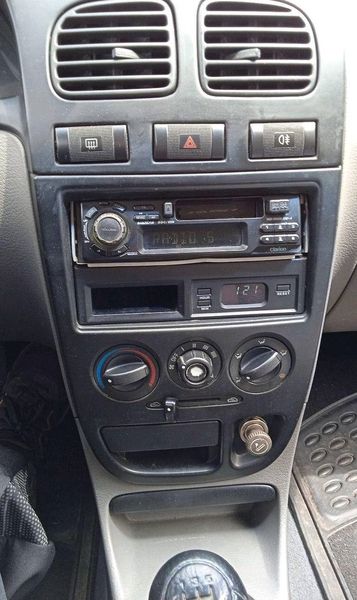 Kia Rio • 2001 • 199,999 km 5