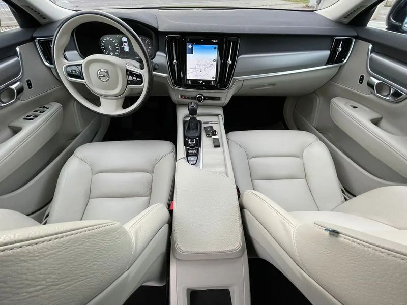 Volvo V90 • 2016 • 178,000 km 5