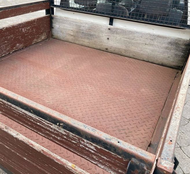 Nissan Pickup • 1995 • 250,000 km 4