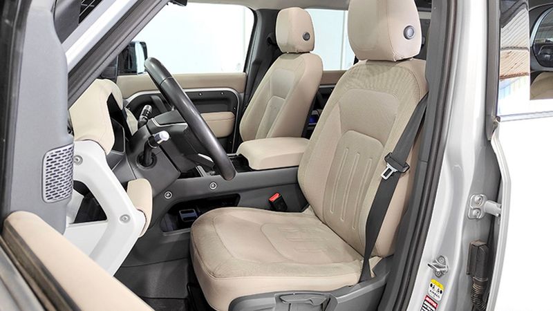 Land Rover Defender • 2020 • 70,205 km 7